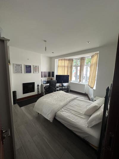  Lovely  room  for  a profesional person  Main Photo