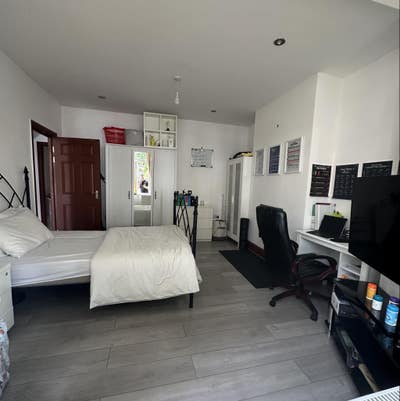  Lovely  room  for  rent  Main Photo
