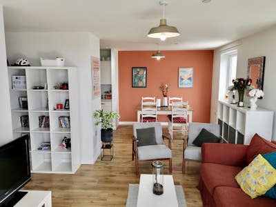 Temporary double room in 2 bed modern balcony flat Main Photo