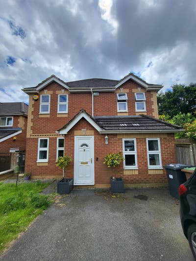Double room to rent in Modern home Main Photo