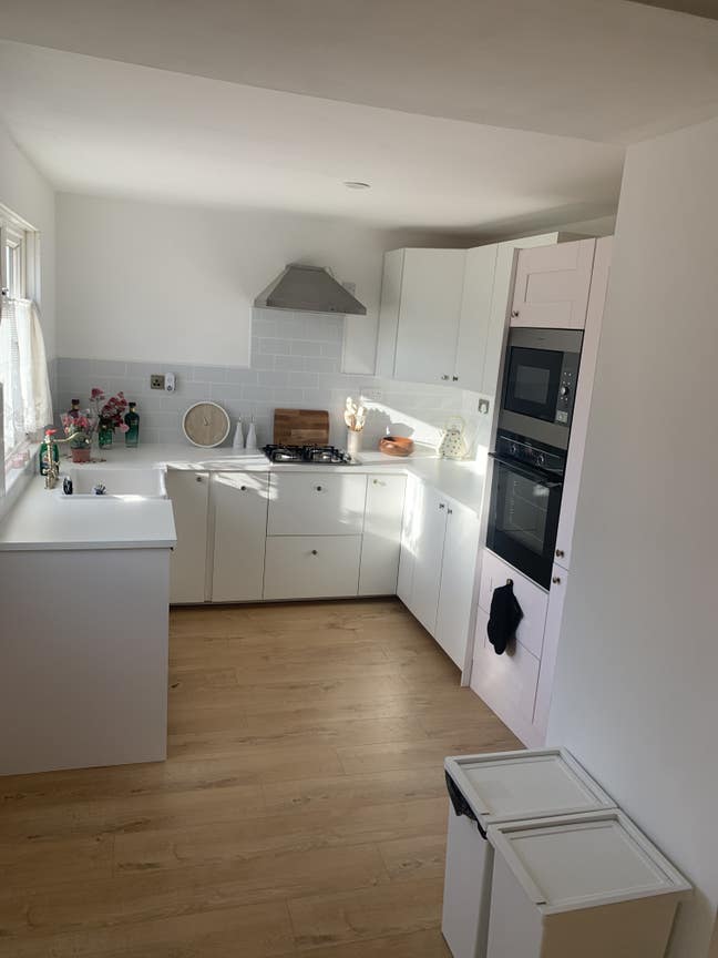 Newly renovated 3 bed rooms available Main Photo