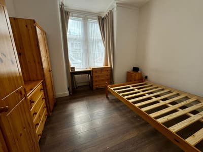 Studio Flat for rent in Edmonton! Main Photo