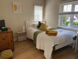 Bright Refurbished Double Room Ensuite Mon-Fri Main Photo