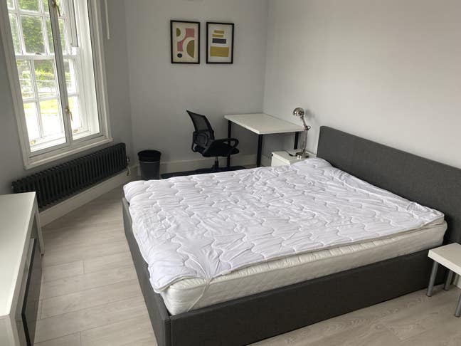 Double room in White City Main Photo