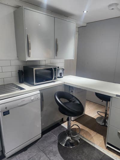 2 large double rooms available  Main Photo