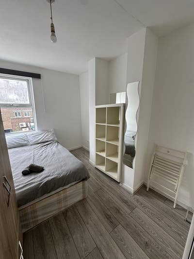 Ensuite bedroom available now JUST ADDED !!!  Main Photo