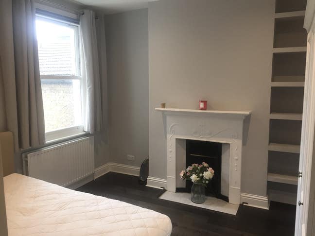 Balham/Wandsworth Common King Bedroom Main Photo