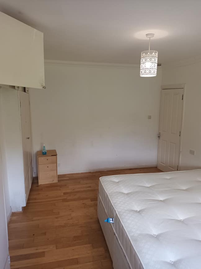 A Large Fully Furnished Double Room  Main Photo