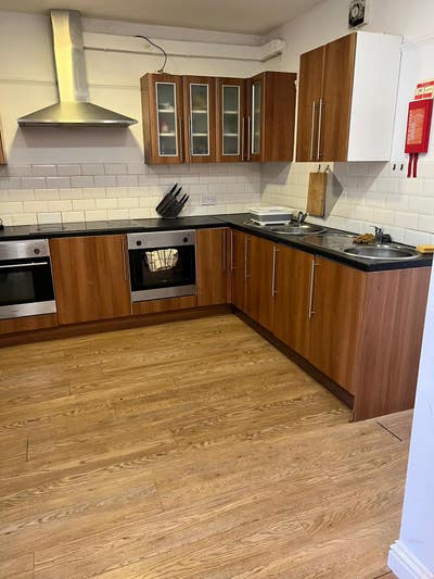 Close to University Main Photo