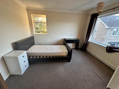 Double bedroom in centre of mildenhall Main Photo