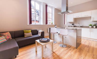 Beautiful Room Available in 2-Bedroom Apt Main Photo