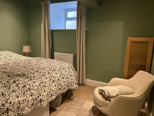 Mon-Fri only - Quiet bedroom in Clifton maisonette Main Photo