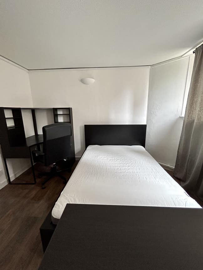 Room available in a flat-share in Chelsea Main Photo