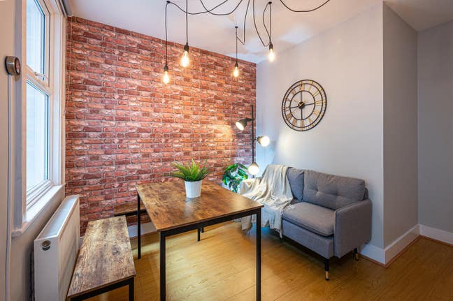 Double Room + Central + Parking + Friendly Main Photo