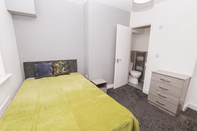 ***Immaculate House Share Bills Included!!!*** Main Photo