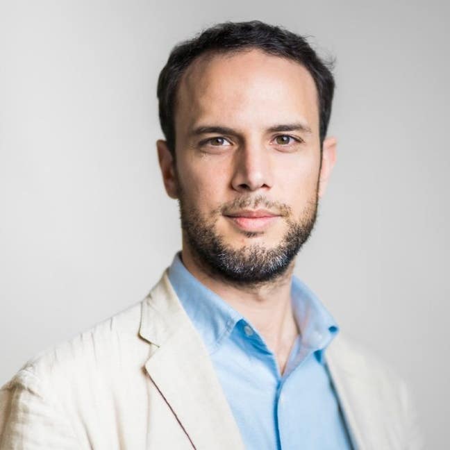 Professional looking for a room in London Main Photo