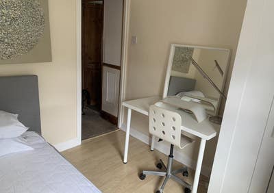 Single room available Main Photo