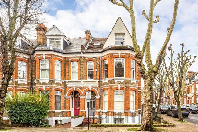 Large bright room in friendly Highbury home Main Photo
