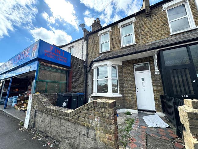 *** 2 Bedroom House To Rent In Palmers Green *** Main Photo