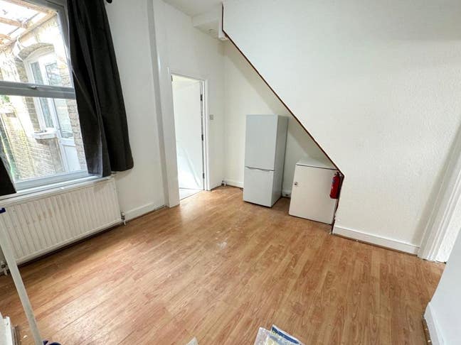 *** 2 Bedroom House To Rent In Palmers Green *** Main Photo