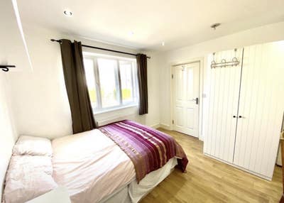 Bright studio with garden access Main Photo