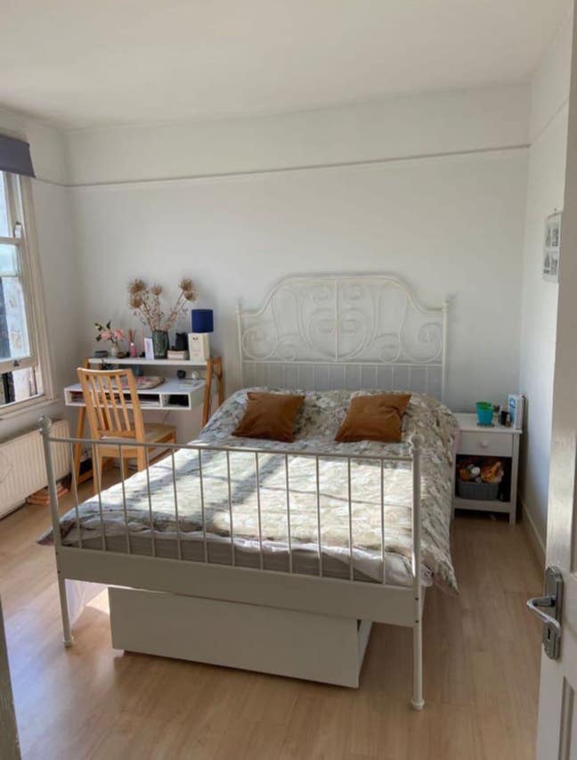 Large Double Available in Clapham Main Photo