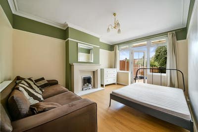 4 Bed House on Beechcroft Road, Tooting, SW17 Main Photo