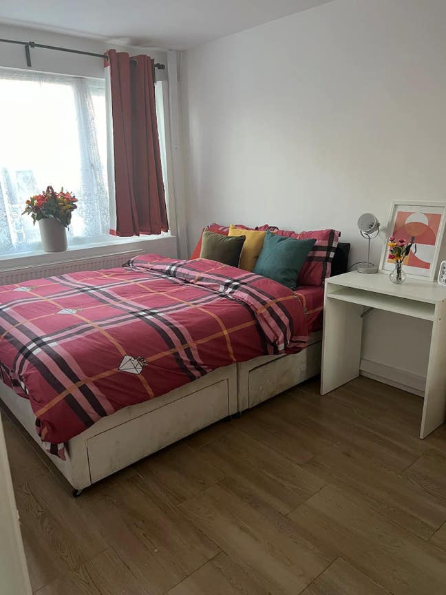 Double En-suite Avaliable in a shared House E16 Main Photo