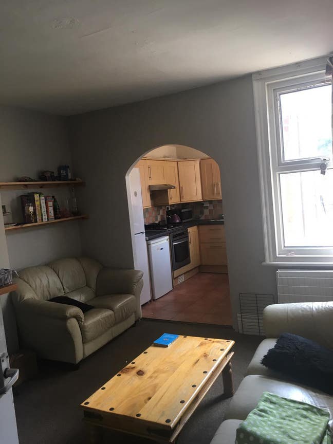 Large attic room Hunters Bar Nr to Sheffield Uni, Main Photo