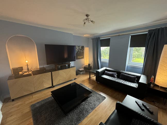 Double room in large renovated flat Central Ayr Main Photo