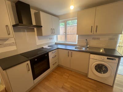 Newly Built 1 Bed Flat-Fully Furnished Hatchend  Main Photo