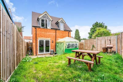 Room in Luton (LU4) Main Photo