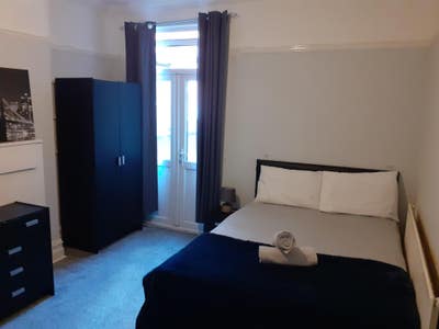 Fosse Rd South Spacious Double Room Main Photo