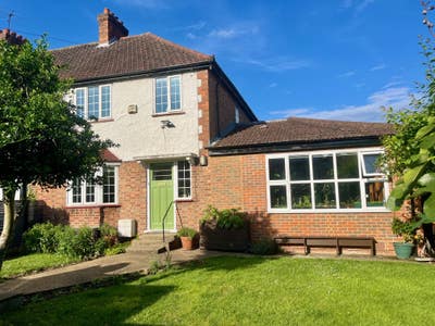 Large Double Room In House With Garden & Deck Main Photo