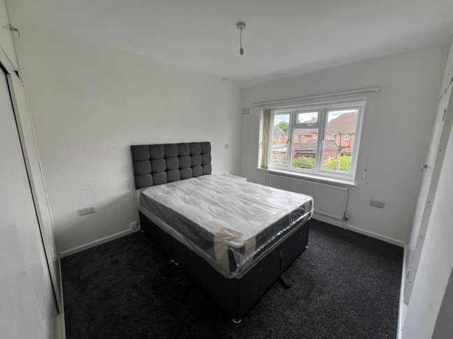 Newly Renovated Double Room - All Bills Included Main Photo