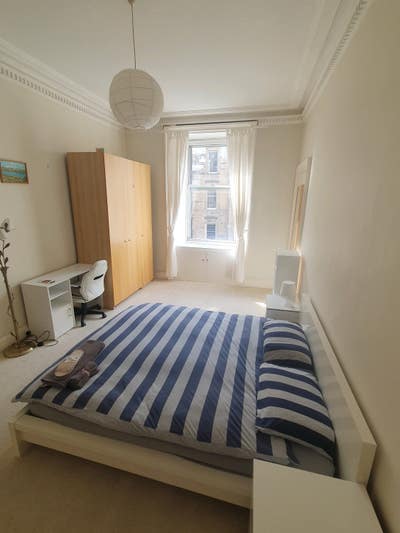 Fabulous Central Room  Short/Mid Term Main Photo