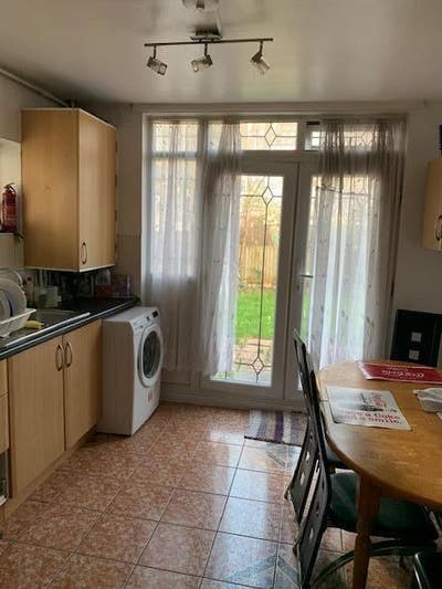 A  Very Large Double Room in Canary Wharf Main Photo