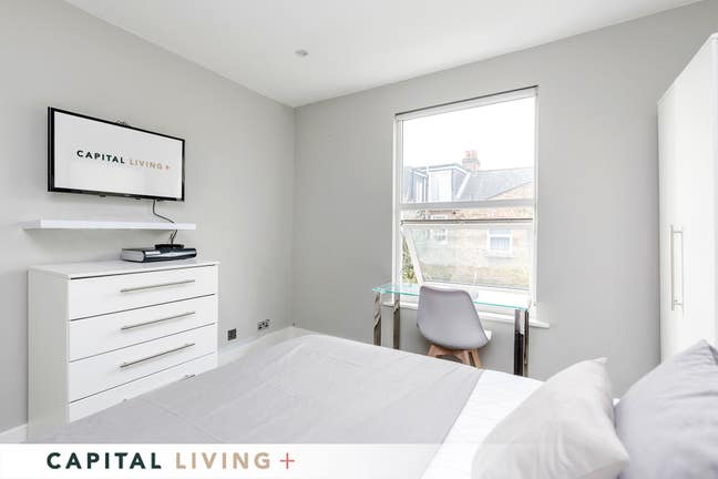 Double in Amazing Clapham South House Main Photo