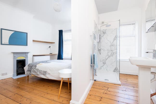 Double En-suite room with parking NR2 (20D-JG) Main Photo