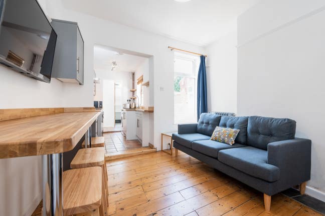 Double En-suite room with parking NR2 (20D-JG) Main Photo