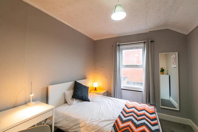 🍂 Autumn Sale! 🍂 Spacious Room in RG1 Main Photo