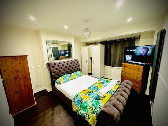 Merry Greenery of LDN-9 - Bills included Room Main Photo
