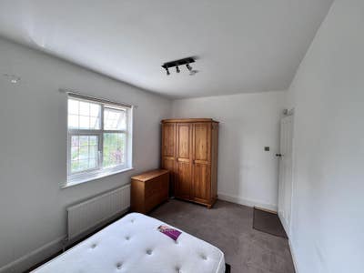 Exclusive Double Room  in Southgate Main Photo