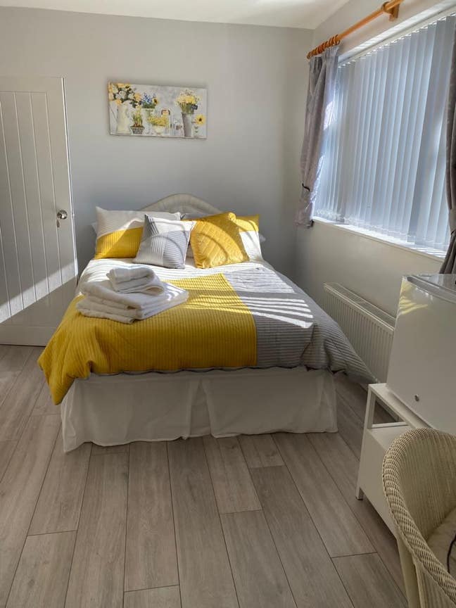 Beautiful large en-suite double bedroom  Main Photo