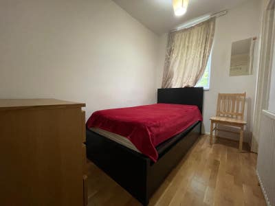 Single room on Seven Sisters Road (Prime Location) Main Photo