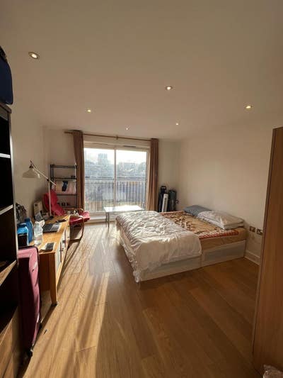 En Suite Room Settlers Court E14 - East India DLR Main Photo
