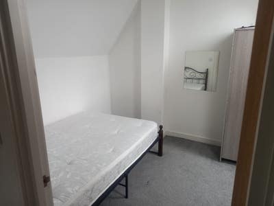 Private Double Room in a Semi-Detached House Main Photo