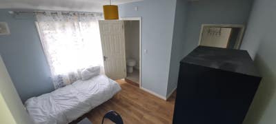 En-suite room in East Acton Zone2 Main Photo