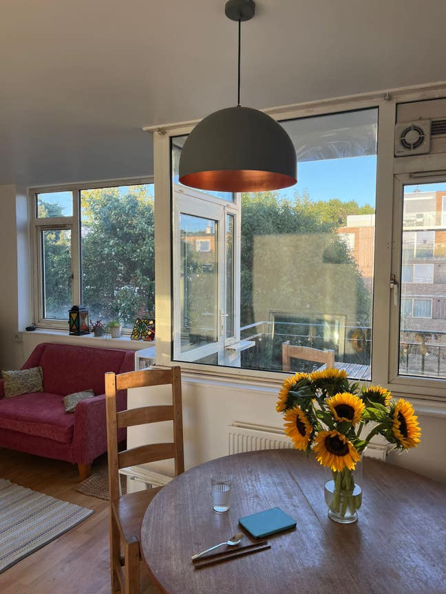 DBL room in lovely, bright flat  Main Photo