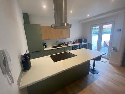 Luxury double room with ensuite & kitchenette Main Photo